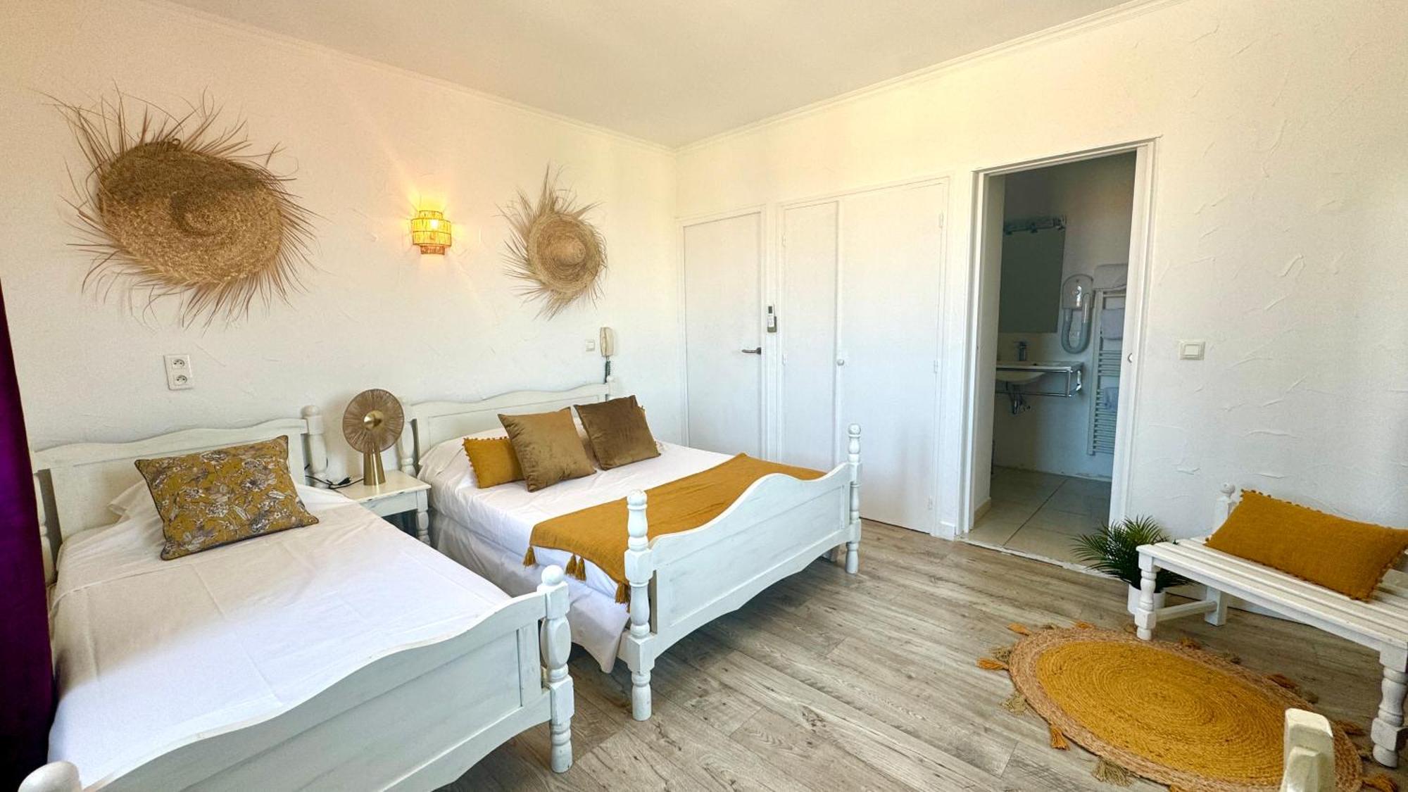 Hotel Les 3 Terrasses Sari-Solenzara Bagian luar foto