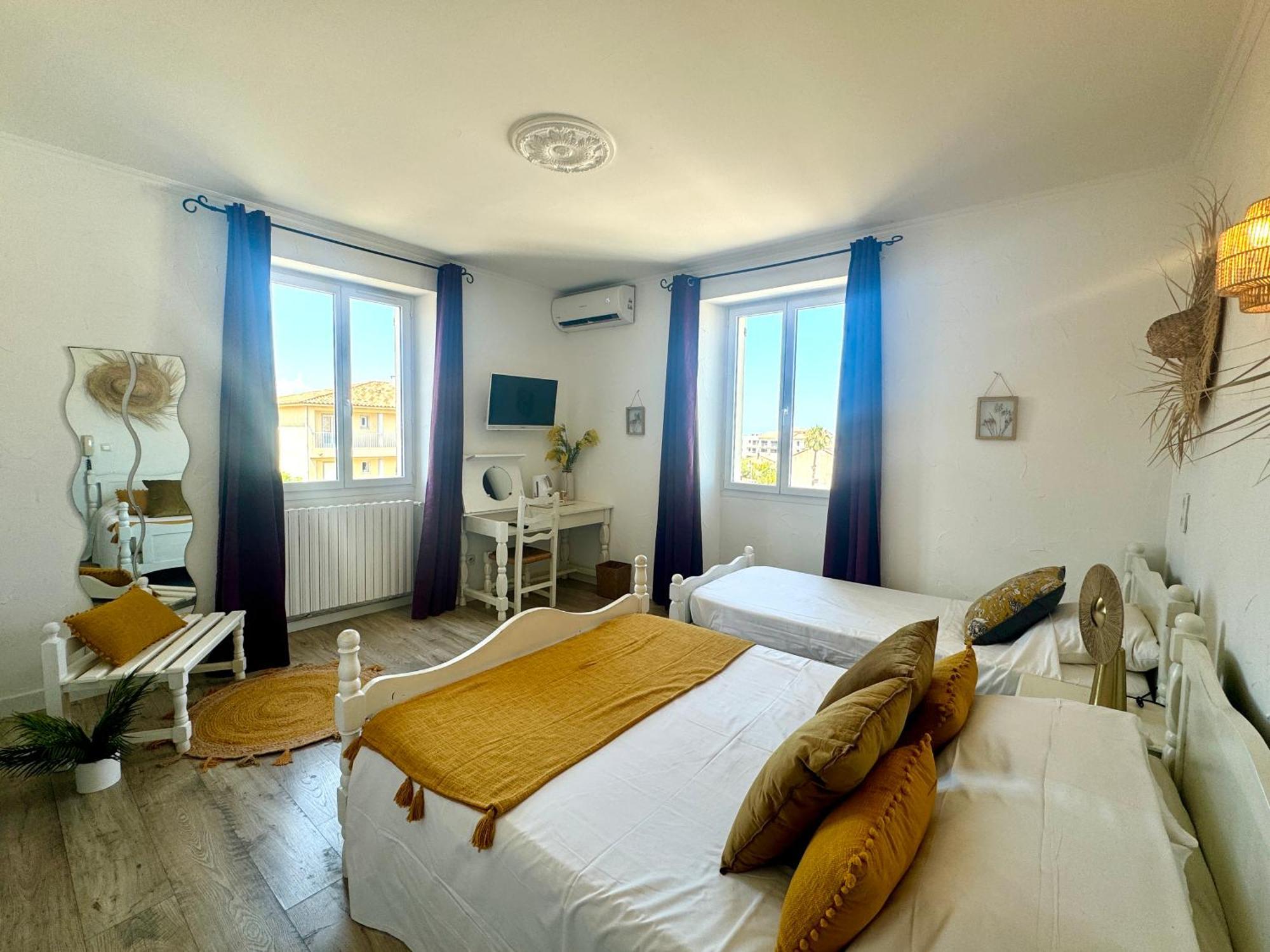 Hotel Les 3 Terrasses Sari-Solenzara Bagian luar foto