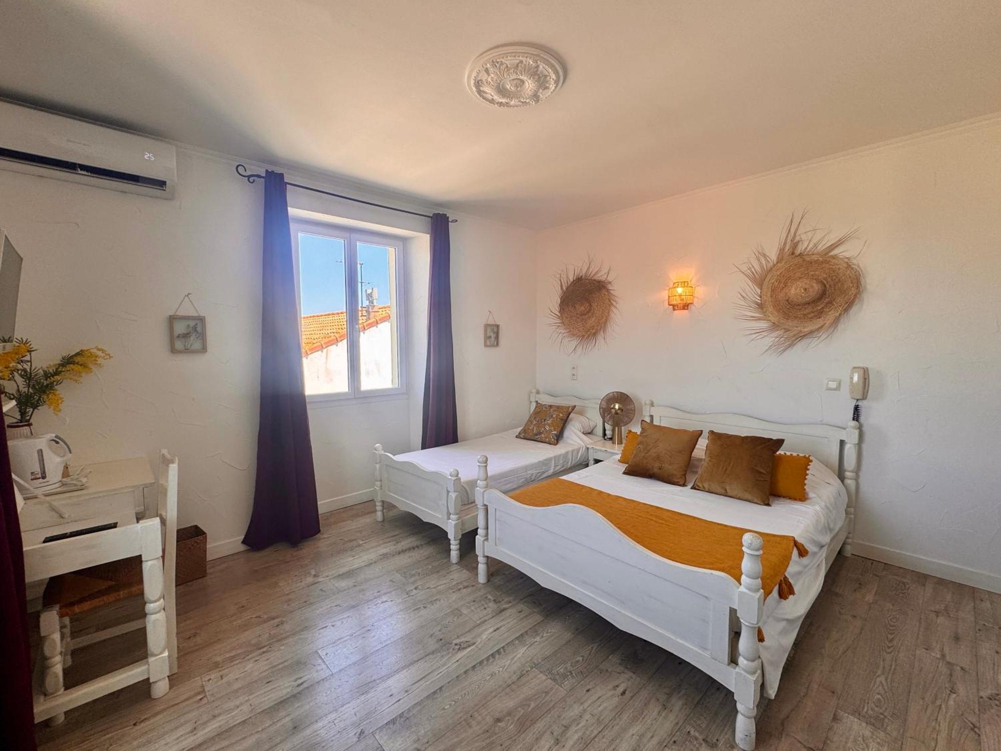 Hotel Les 3 Terrasses Sari-Solenzara Bagian luar foto