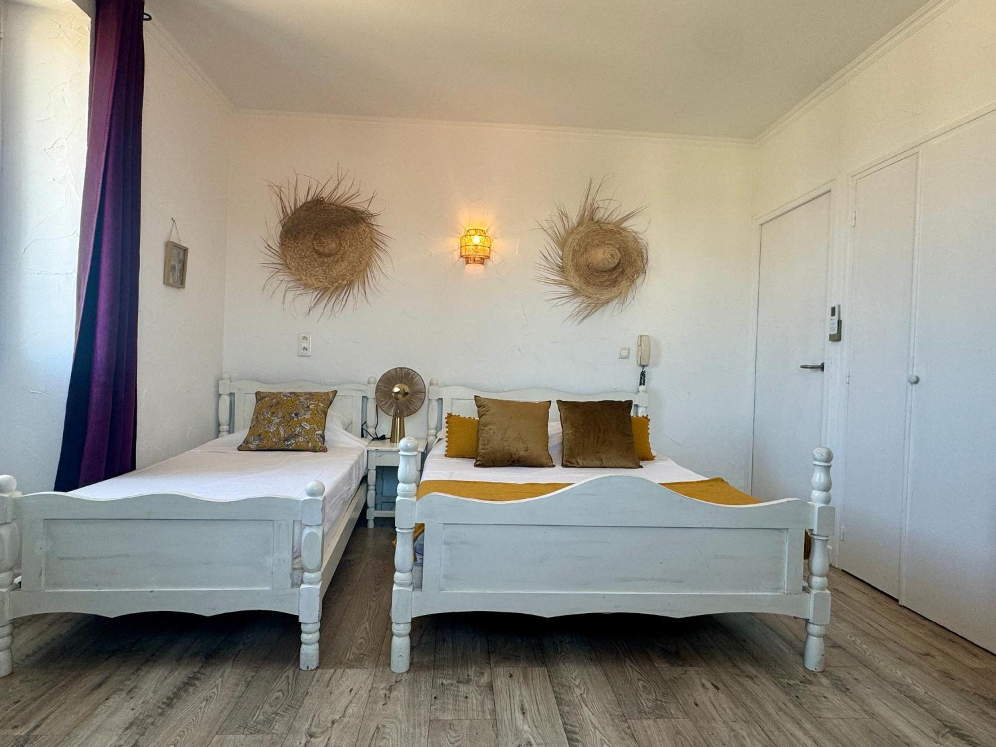 Hotel Les 3 Terrasses Sari-Solenzara Bagian luar foto
